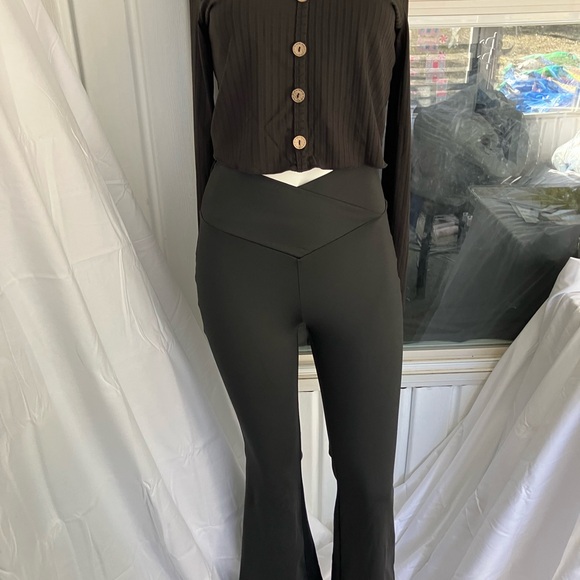 SHEIN Pants - Size S Elegant Black Women's Pants and ribbed shirt with decorative buttons.